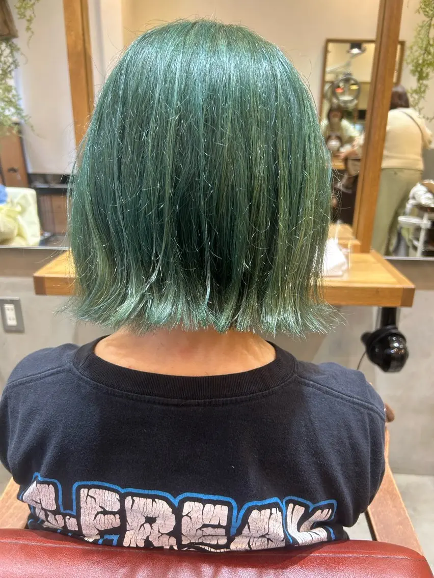 ショート カラー ブリーチ ハイトーンカラー ボブ カット ヘアカラー トリートメント 若狭 彩花のヘアスタイル