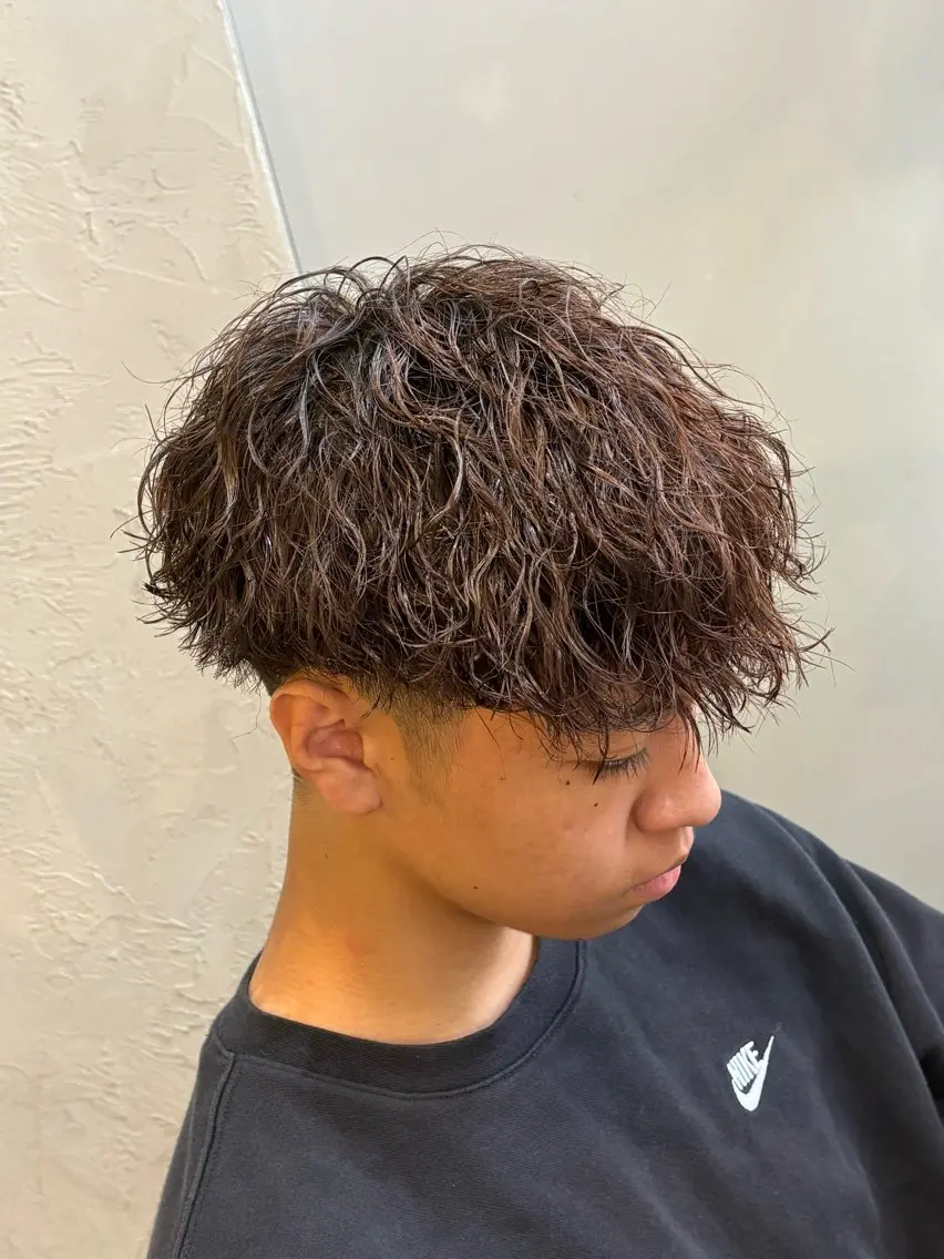 ショート パーマ メンズ スペインカール ROOOMEM/ YUUTO🔥のヘアスタイル