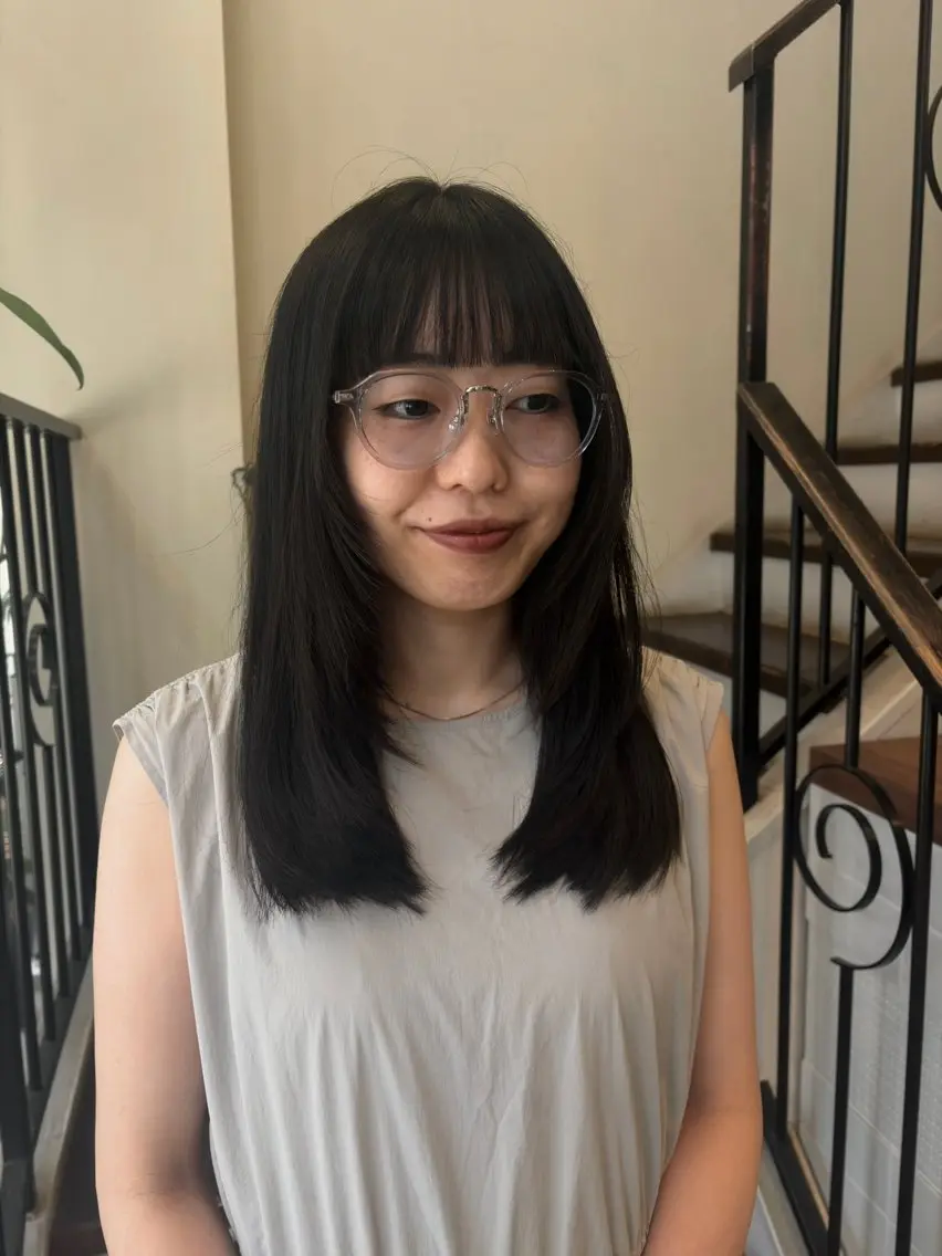 セミロング 本木 彩音のヘアスタイル