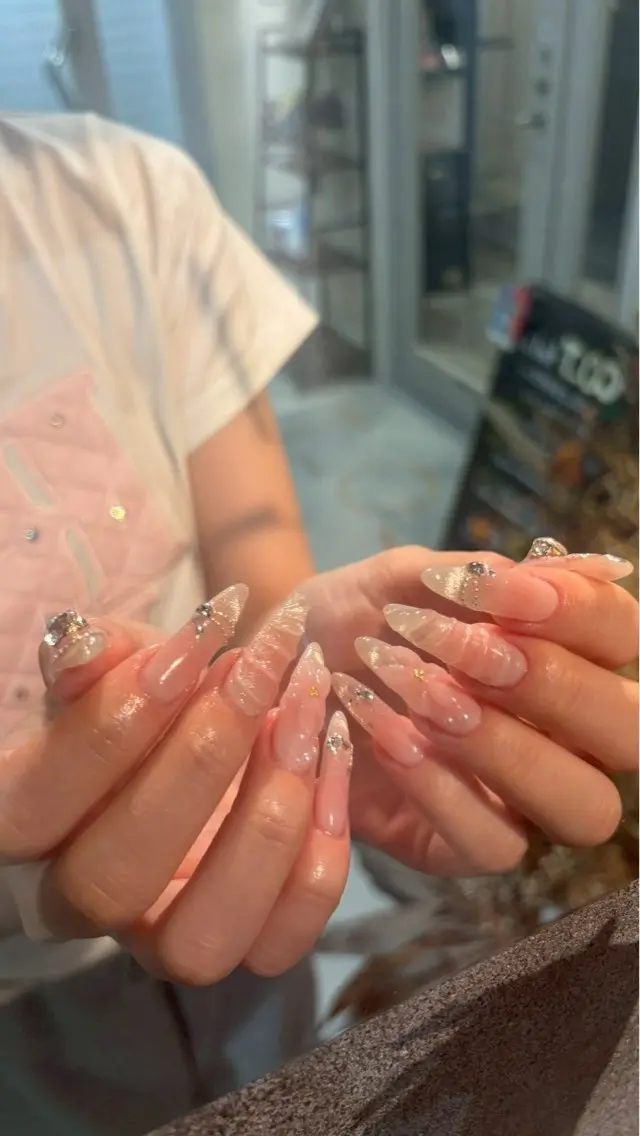 ネイル チークネイル ハンドネイル Kuwata Arisa⋆🍒⭒˚のネイルデザイン