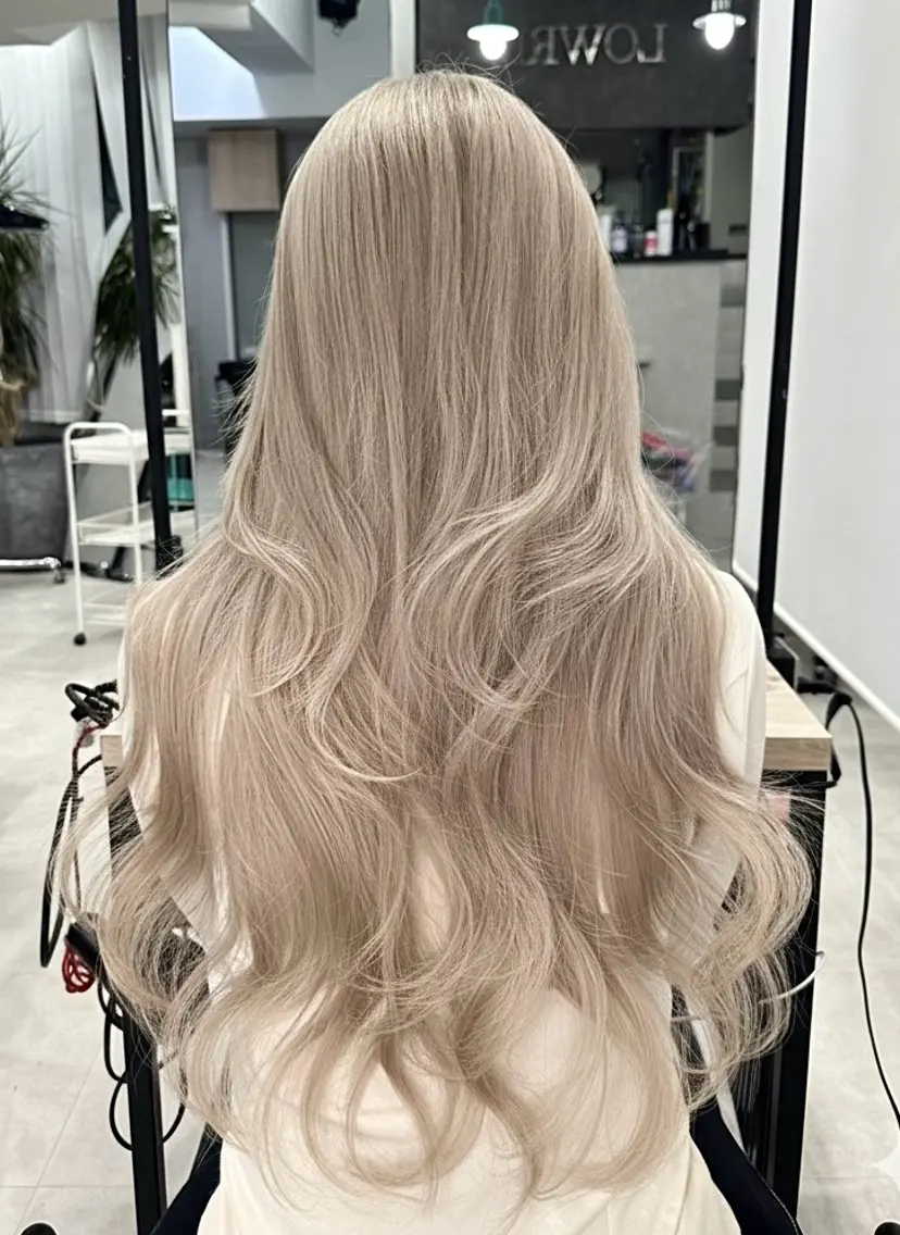 👑贅沢ケアブリーチ➕カラー（処理剤全部付）の写真