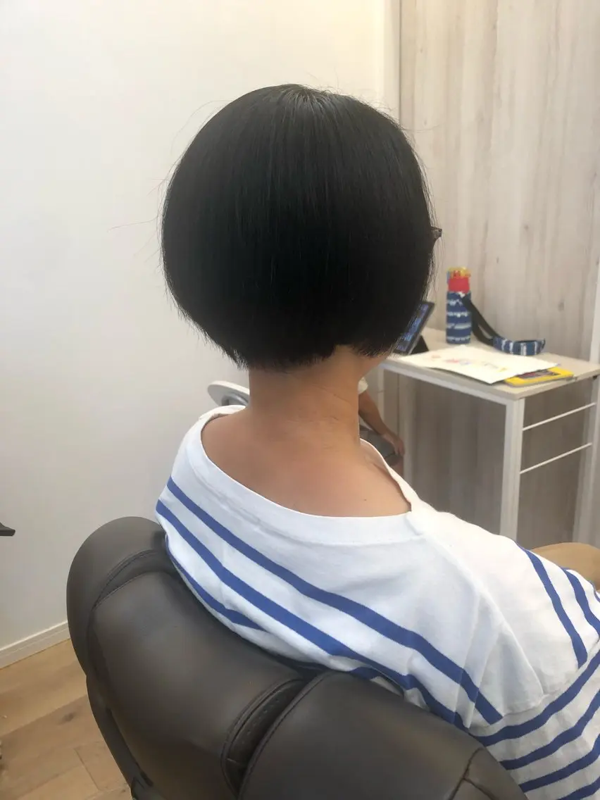 ショート ツノガイ エリのヘアスタイル