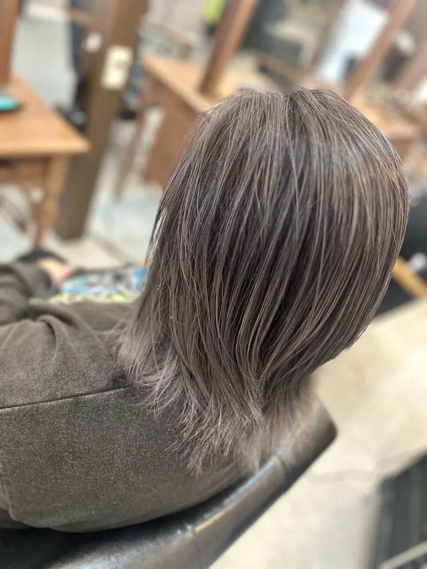 ミディアム カラー バレイヤージュ ブリーチ グレージュ ラベンダーカラー ラベンダーグレージュ ヘアカラー Style Tのヘアスタイル