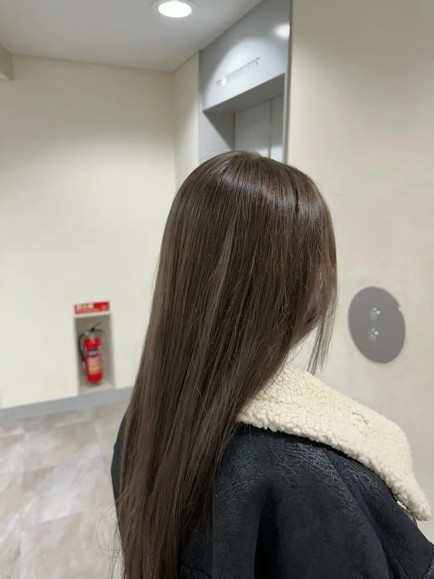 ロング ハイトーン✖️ 縮毛矯正シュンペイのヘアスタイル