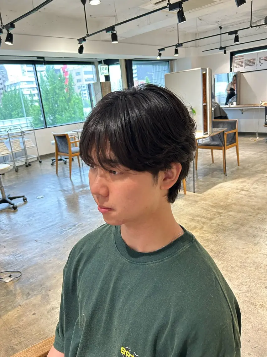 ショート パーマ メンズ センターパート ダウンパーマ カルマパーマ メンズ韓国風 マッシュ カット パーマ 名駅/フェザーパーマ 曲がる縮毛矯正/森岡のヘアスタイル