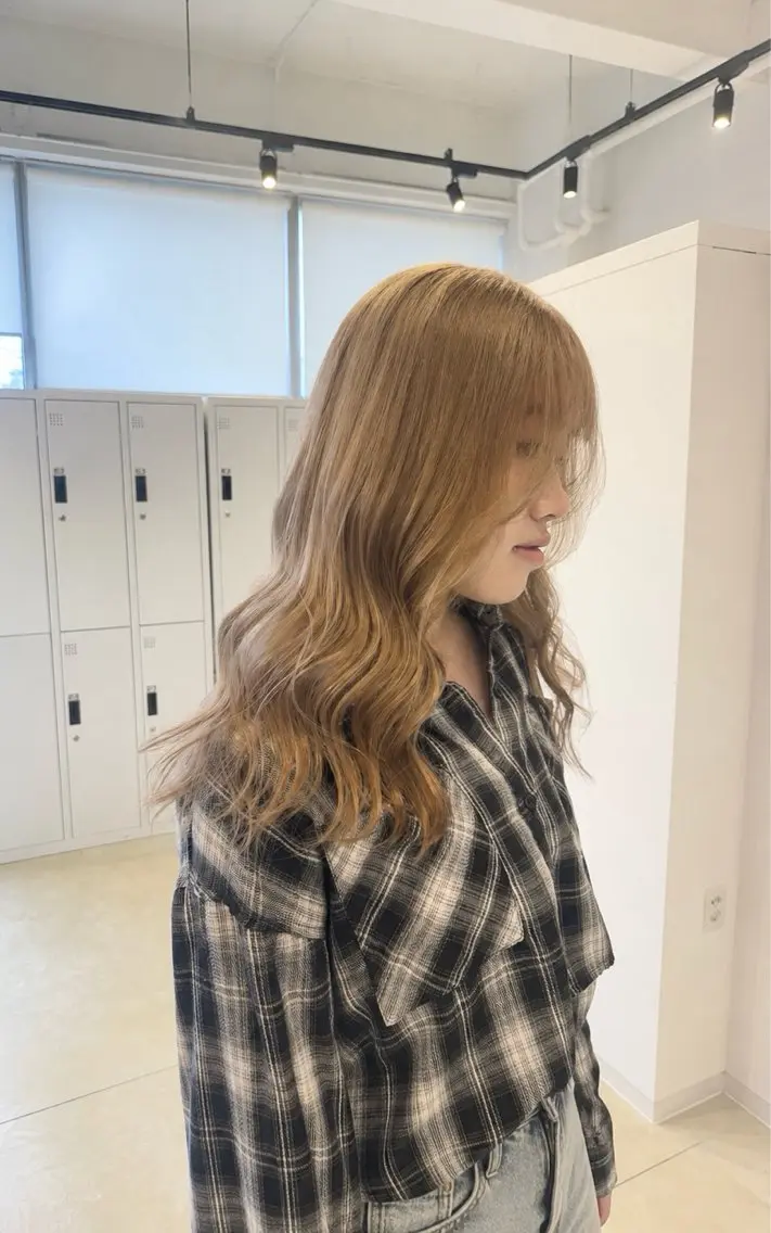 セミロング カラー ベージュカラー ブリーチ ホワイトベージュ カット ヘアカラー ハイトーン/うる艶 🤍カラー Mioのヘアスタイル