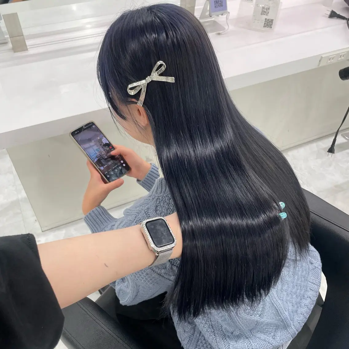 ロング カラー シルバー ラベンダー💜 グレージュ🩶のヘアスタイル