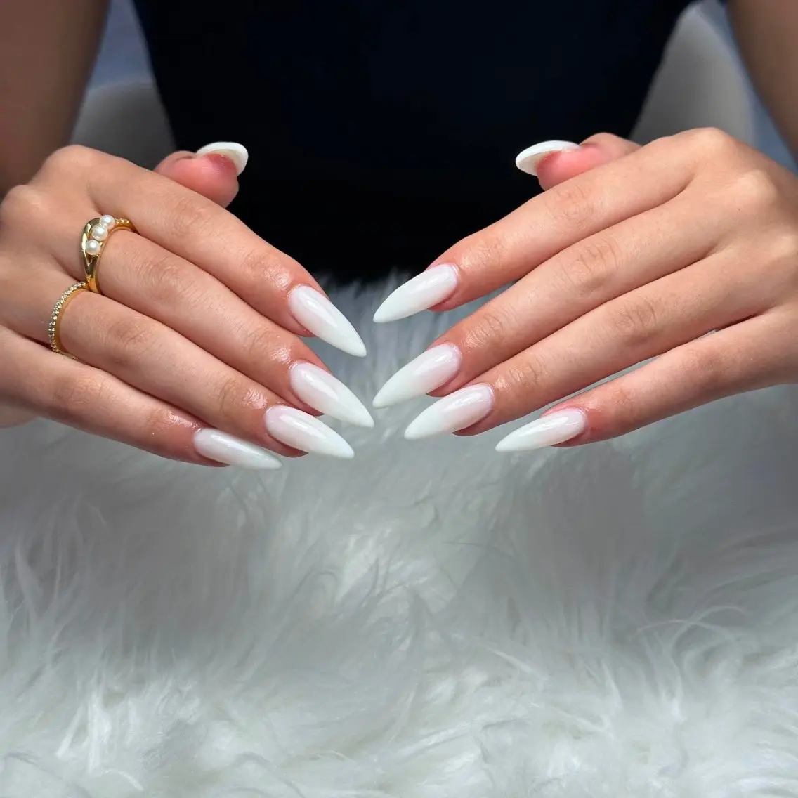 ネイル ガーリー キラキラネイル 韓国ネイル ロングネイル シンプルネイル ハンドネイル Genie Mika Nailsのネイルデザイン