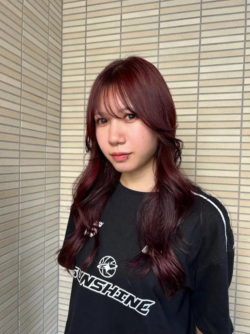ロング カラー 黒髪 レッドカラー ヘアカラー ayano/パーマ/ 暖色カラーのヘアスタイル