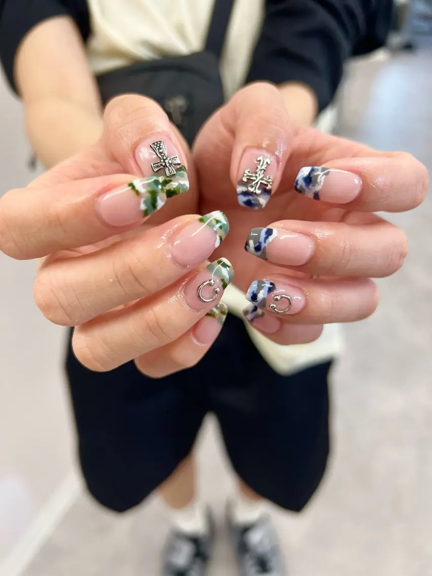 ネイル フレンチネイル ジェルネイル マグネットネイル ニュアンスネイル パラジェル ハンドネイル ハンドケア Bana_ Nailのネイルデザイン