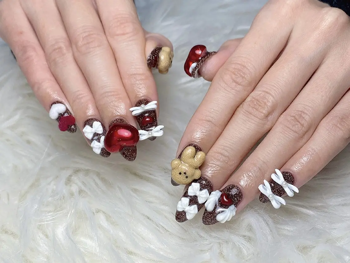 ネイル チークネイル フレンチネイル ジェルネイル ガーリー キラキラネイル ハンドネイル UM Nail Salonのネイルデザイン