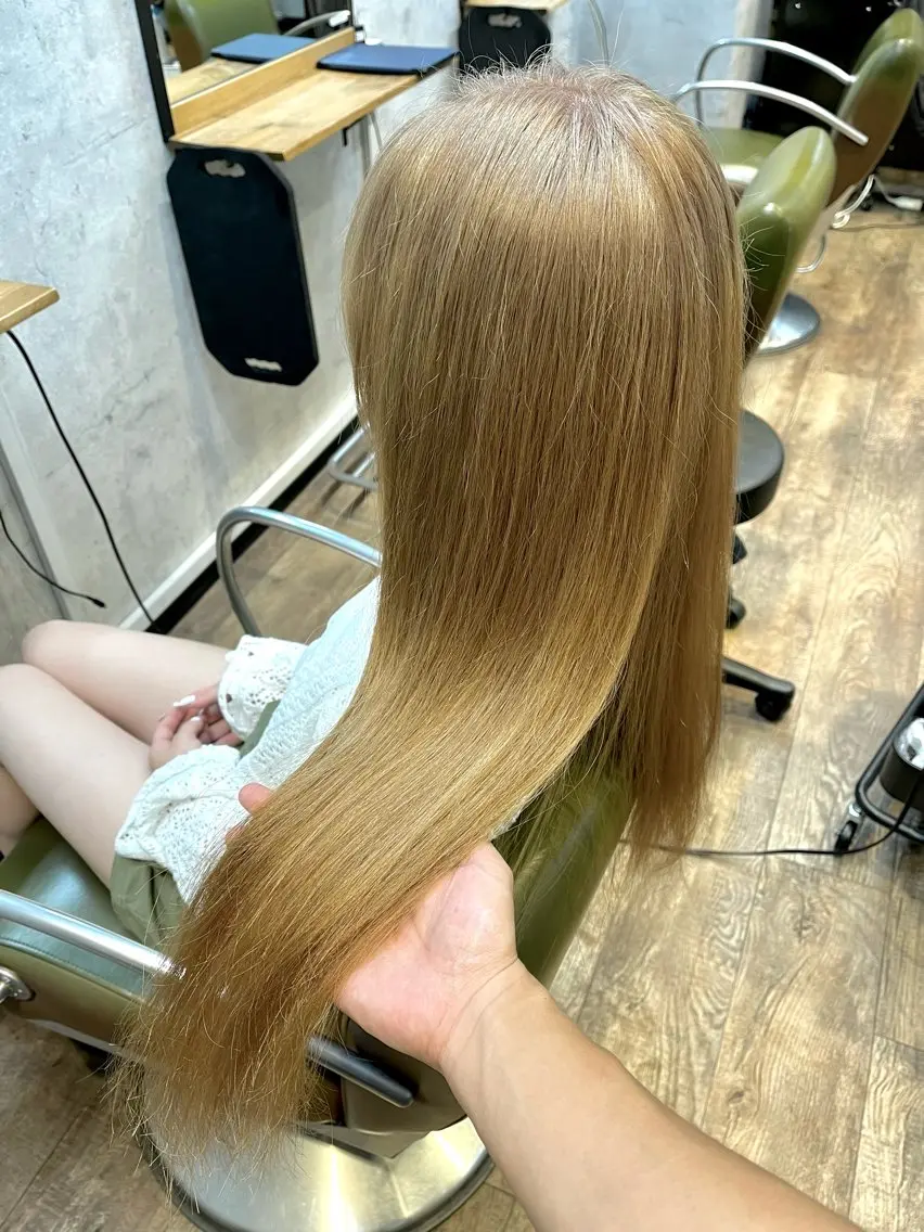 ロング カラー ベージュカラー ブリーチ ミルクティーベージュ 松井 敬太郎のヘアスタイル