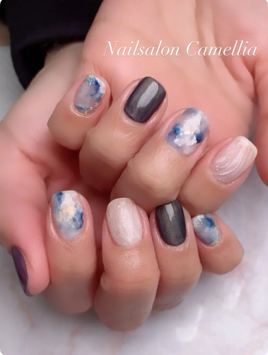 ネイル マグネットネイル ネイビー ニュアンスネイル ハンドネイル nailsalon camelliaのネイルデザイン