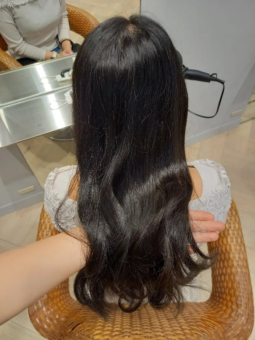 カラー ロング ヒジオカ リナのヘアスタイル