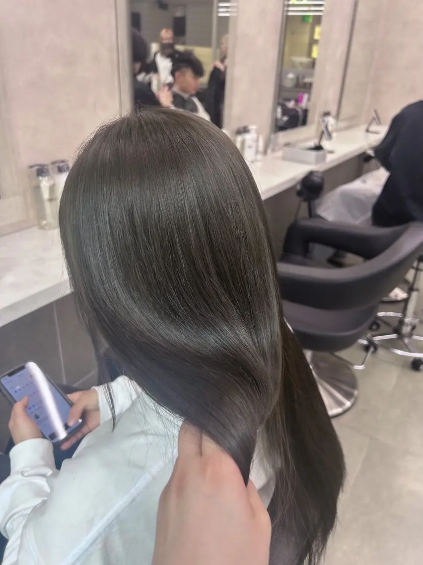 ロング カラー パーマ ヘアアレンジ メンズ キッズ グレージュ オリーブグレージュ オリーブグレー ヘアカラー トリートメント ヘアセット ブリーチなしカラー/ ブラウン/レイヤーのヘアスタイル