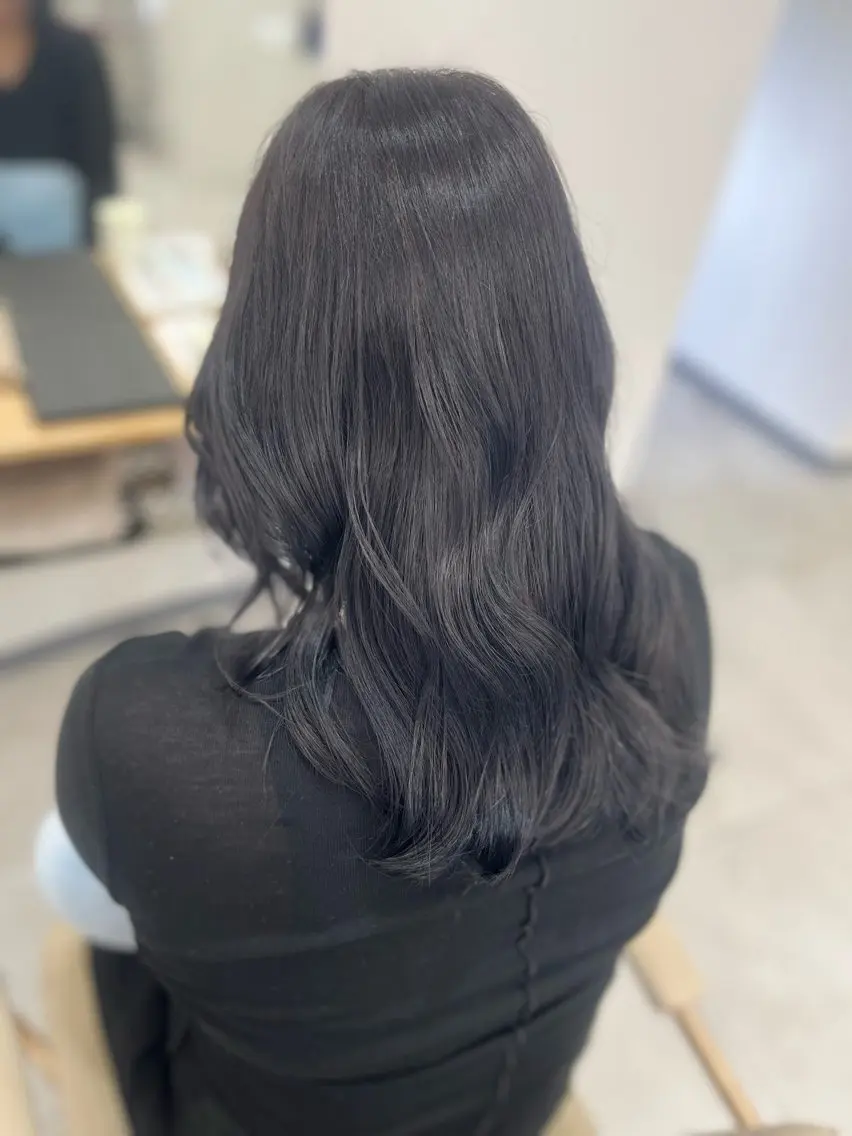 ロング カラー アッシュ アッシュグレー ブリーチ ブルーカラー ブルーアッシュ ヘアカラー トリートメント N°Elune みゆきのヘアスタイル