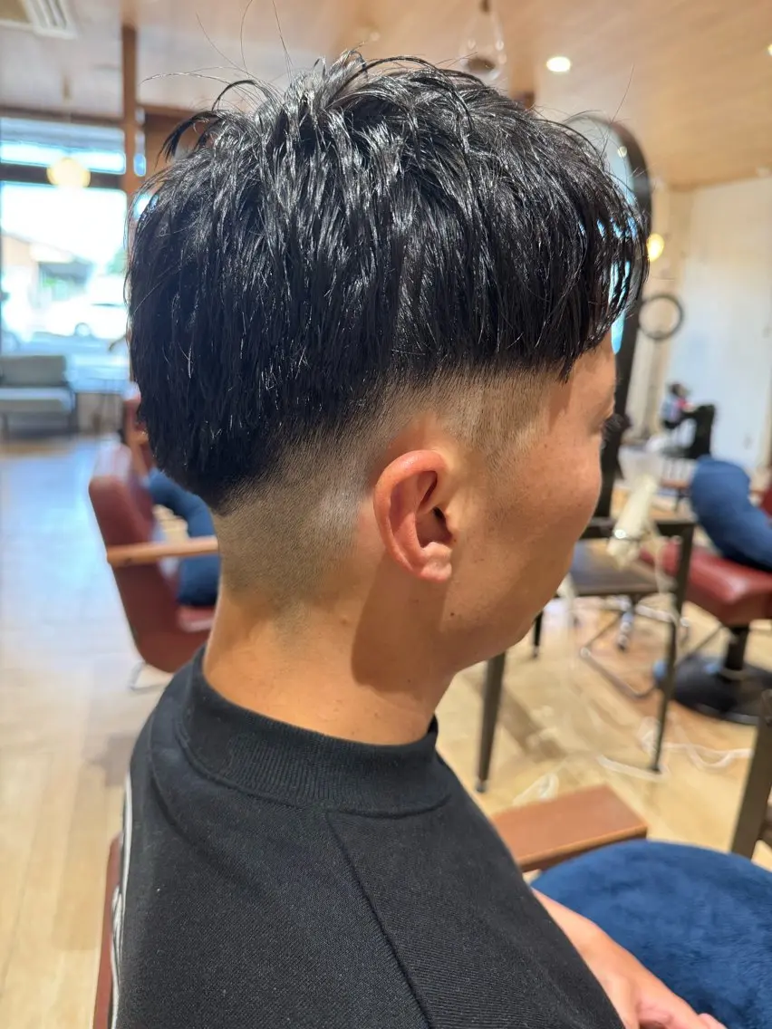 メンズ アップバング フェードカット 金田 涼平のヘアスタイル