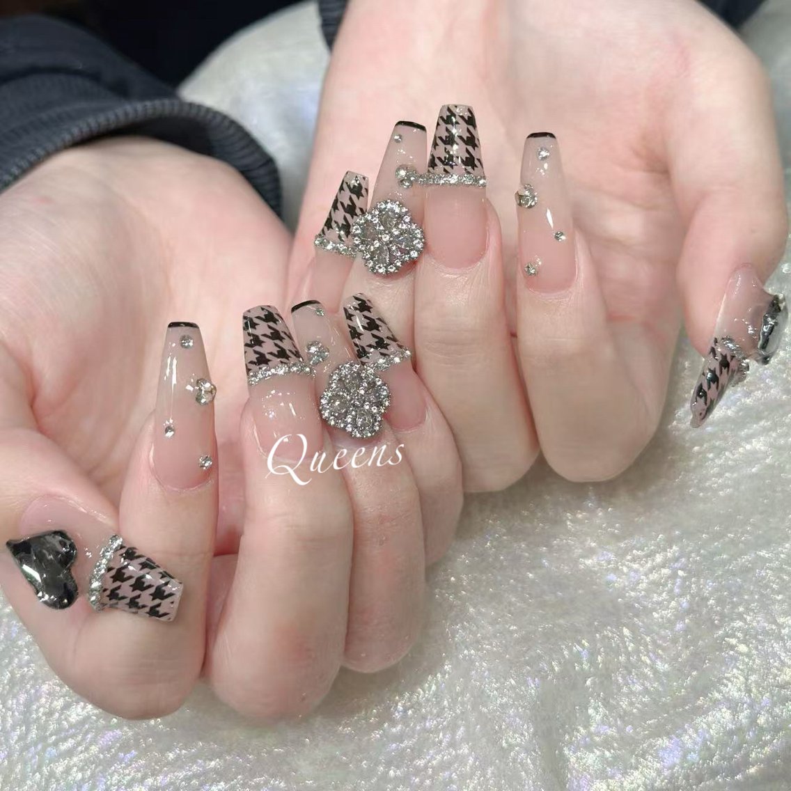 ネイル ハンドネイル Queens テイのネイルデザイン