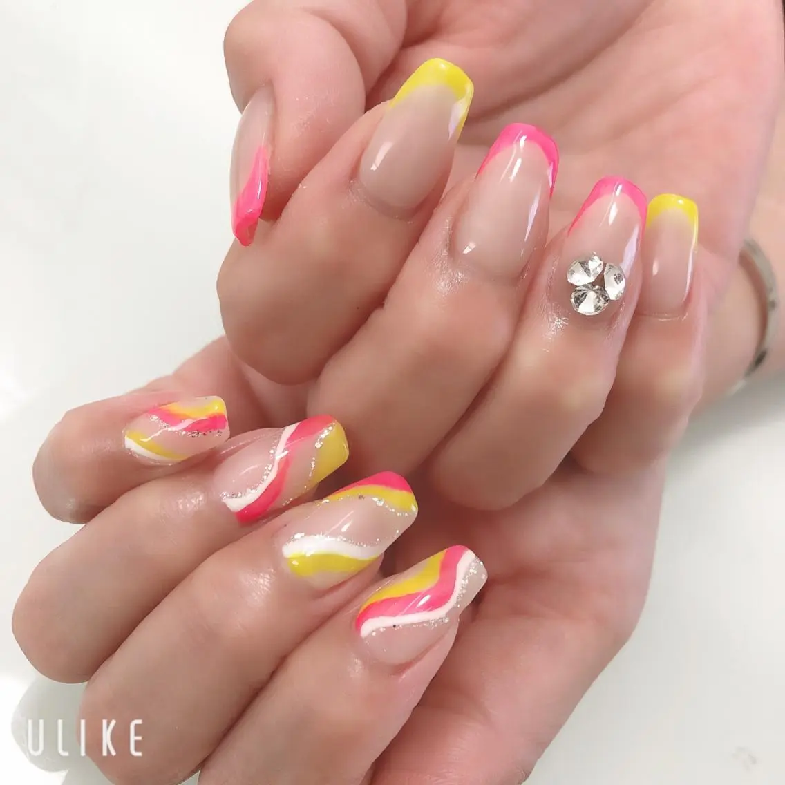 ネイル フレンチネイル ジェルネイル 夏ネイル Azulsou 廣川愛のネイルデザイン