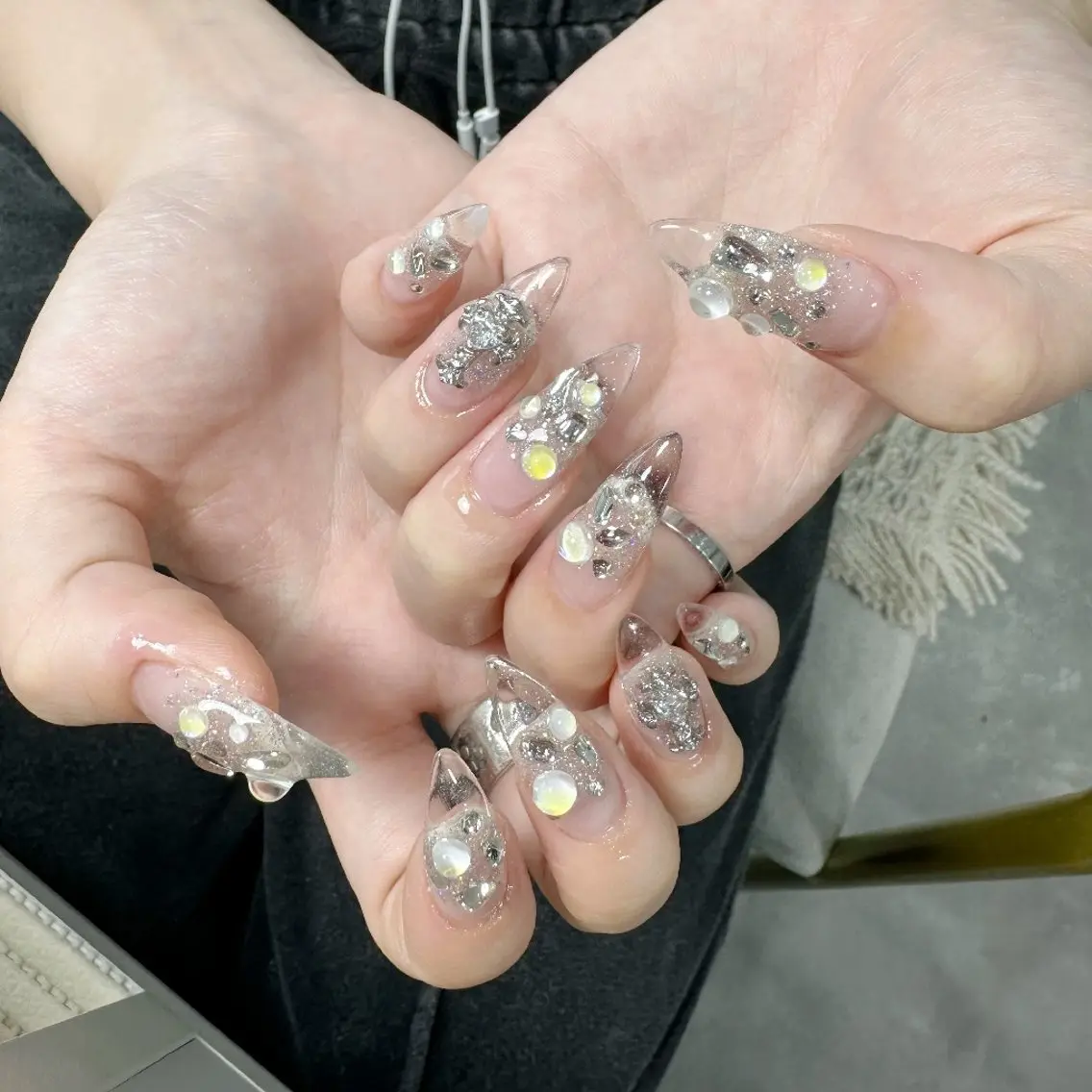 ネイル チークネイル フレンチネイル ジェルネイル ガーリー キラキラネイル ハンドネイル UM Nail Salonのネイルデザイン