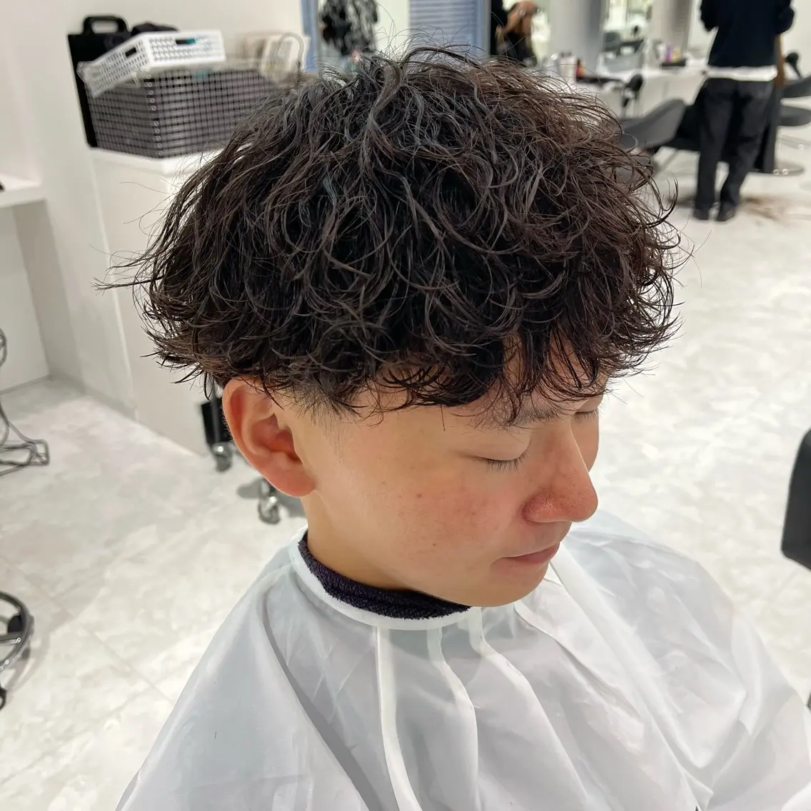 ショート パーマ メンズ カット パーマ トリートメント ヘッドスパ ヘアセット センターパート/毛 流れ/パーマ特化のヘアスタイル