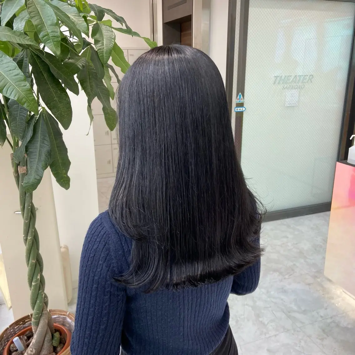 セミロング カラー パーマ ヘアアレンジ 透明感ブリーチカラー 🌈TOMOHIROのヘアスタイル
