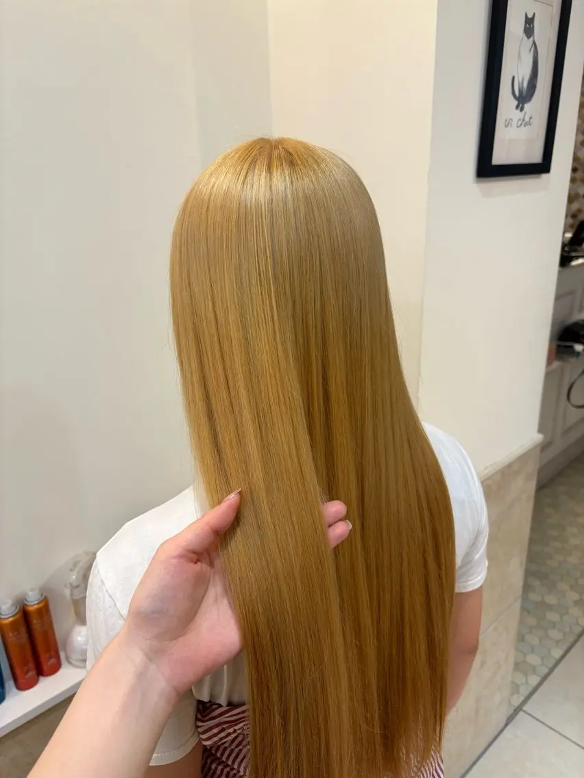 カラー ブリーチ サクラバ ララネのヘアスタイル