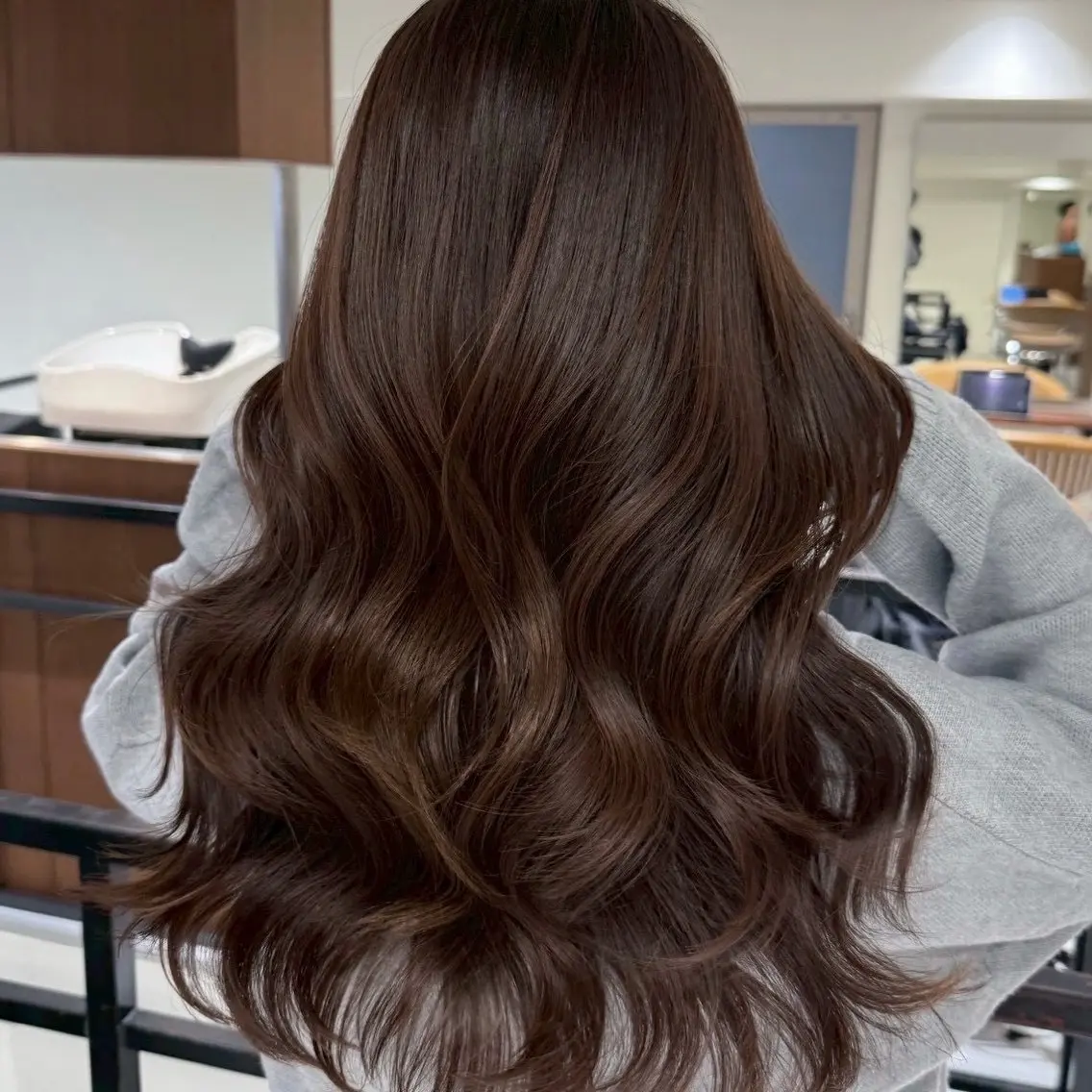 セミロング カラー ヘアアレンジ 内大久保 列夏のヘアスタイル