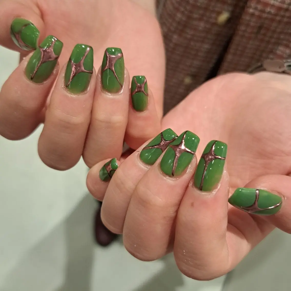 ネイル アートネイル ジェルネイル グリーン ミラーネイル 持ち込み Nail mood デザイン持ち込みokのネイルデザイン