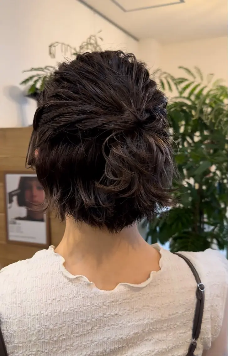 ミディアム ボブ 岩村 夏姫のヘアスタイル