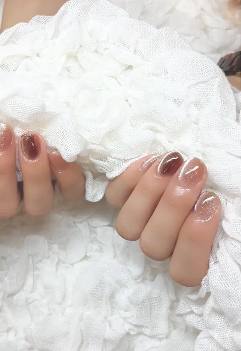 ネイル ブラウン フラッシュネイル ジェルネイル マグネットネイル ワンカラーネイル シンデレラサロン💅 ほみのネイルデザイン