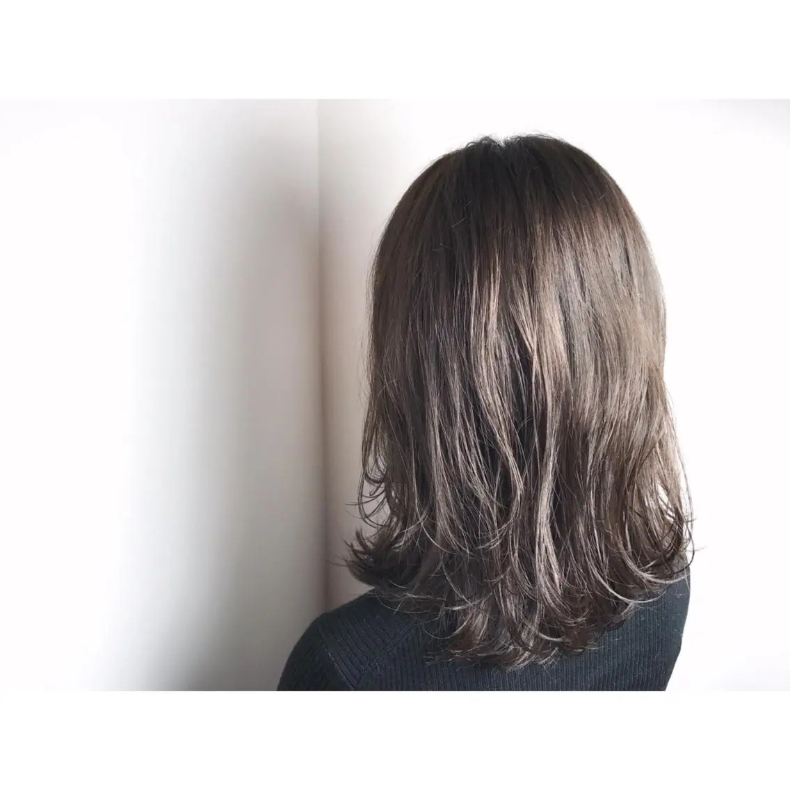 ミディアム カラー パーマ ミディアムパーマ ブルーカラー ブルージュ ショート/レイヤー なら石井知希のヘアスタイル
