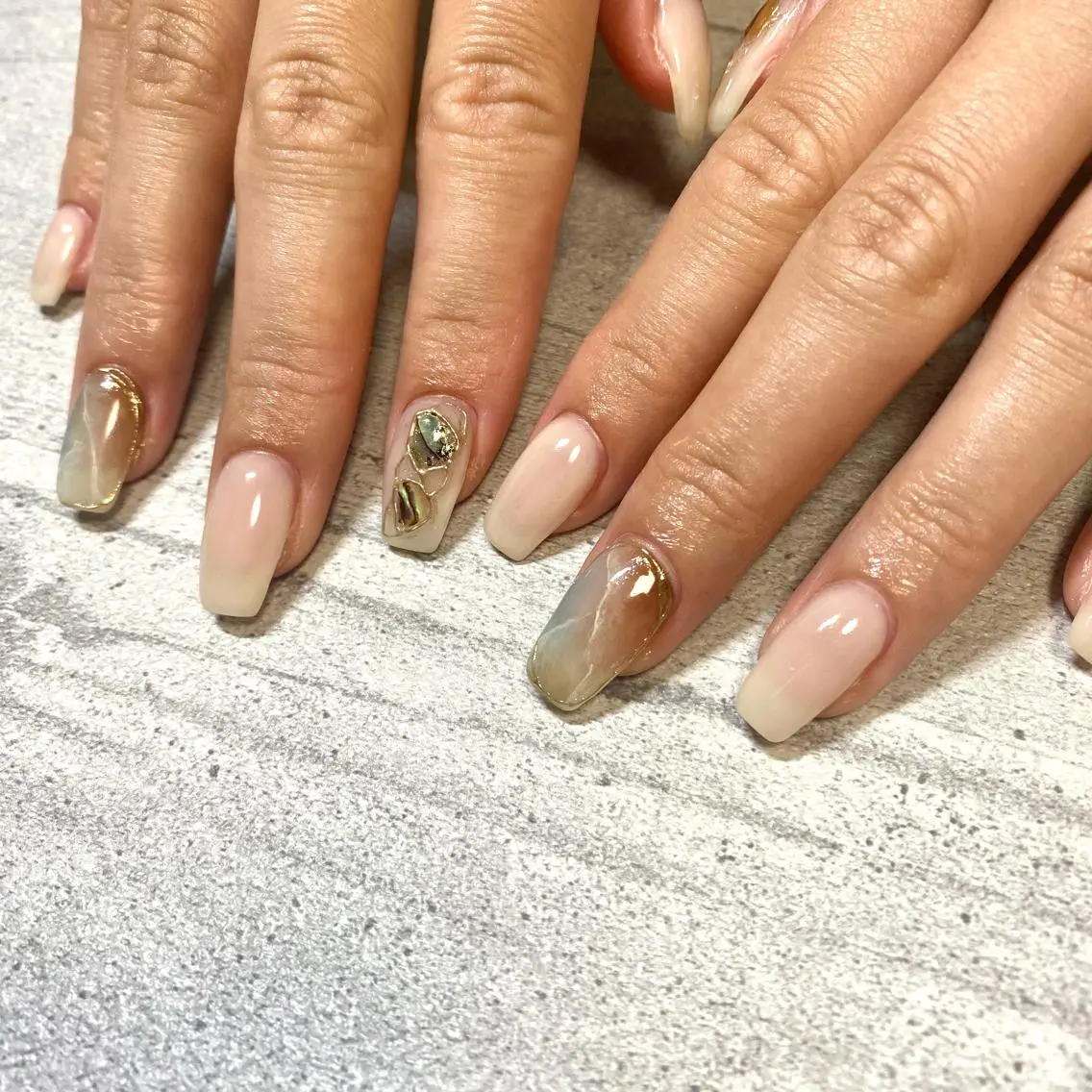 ミディアム カラー パーマ ヘアアレンジ メンズ キッズ ネイル マツエク・マツパ アイブロウ アートネイル 夏ネイル 今福鶴見ネイル 8(エイト)のネイルデザイン