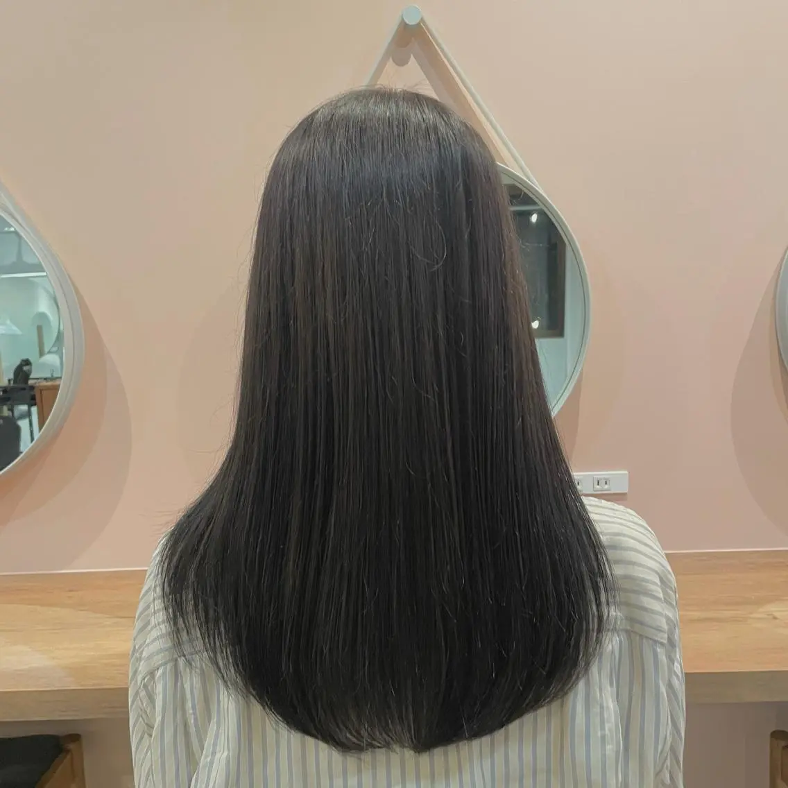 セミロング カラー ヘアアレンジ REONA🪽✨薬院 レイヤーカット🫧のヘアスタイル
