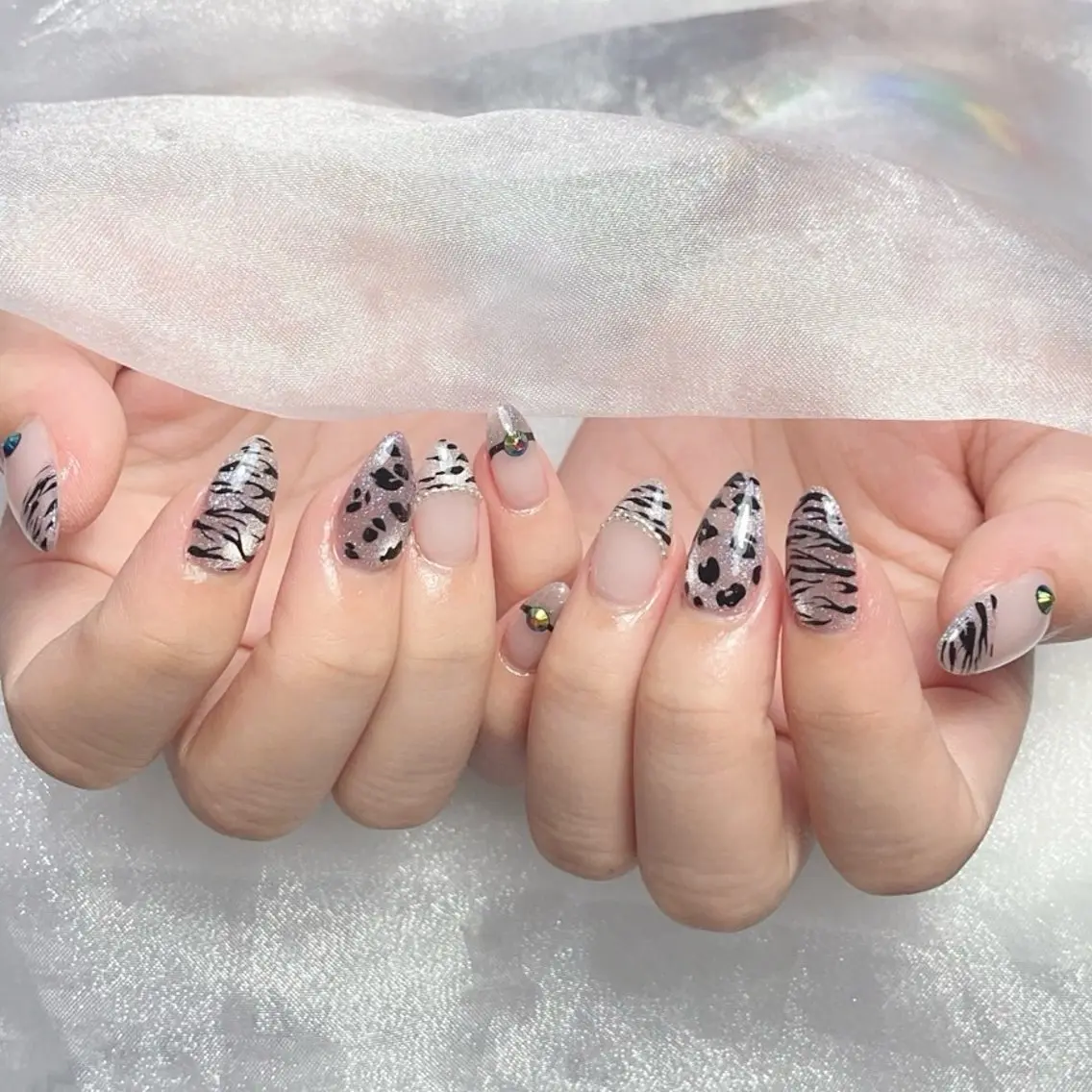 ネイル アートネイル 長さ出し フレンチネイル グラデーション キラキラネイル ハンドネイル Yuki Nailのネイルデザイン