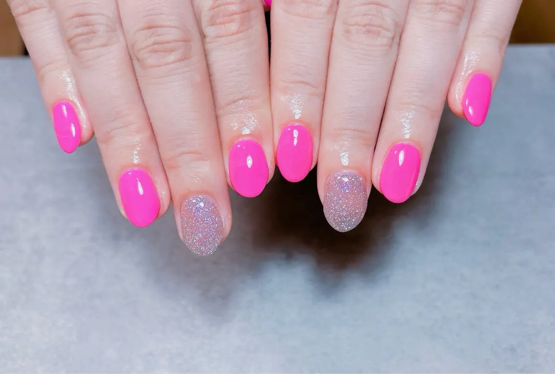 ネイル 韓国ネイル マグネットネイル ワンカラーネイル ピンク 夏ネイル ハンドネイル ハンドケア 💫ゆか_ Nailartistのネイルデザイン
