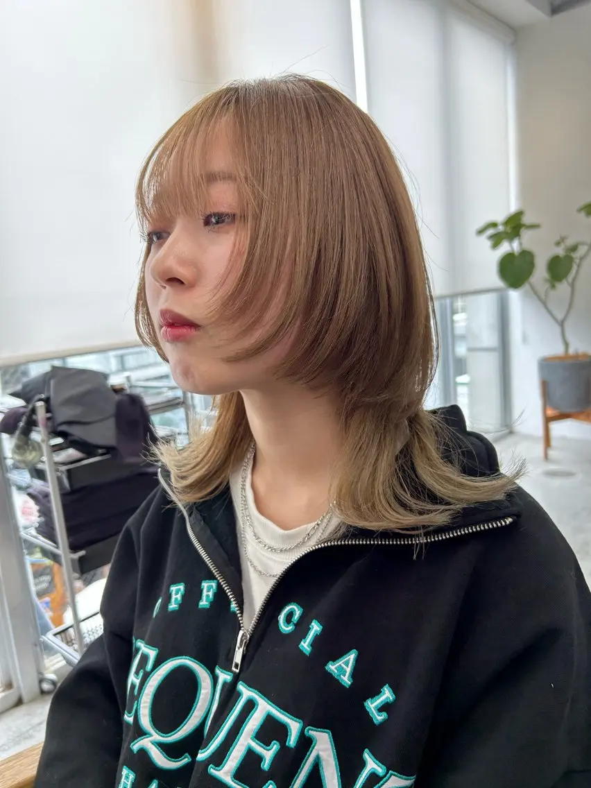 ミディアム カラー ベージュカラー ブリーチ ケアブリーチ ダブルカラー トリートメント カット ヘアカラー トリートメント RYOSUKE ハイトーンのヘアスタイル