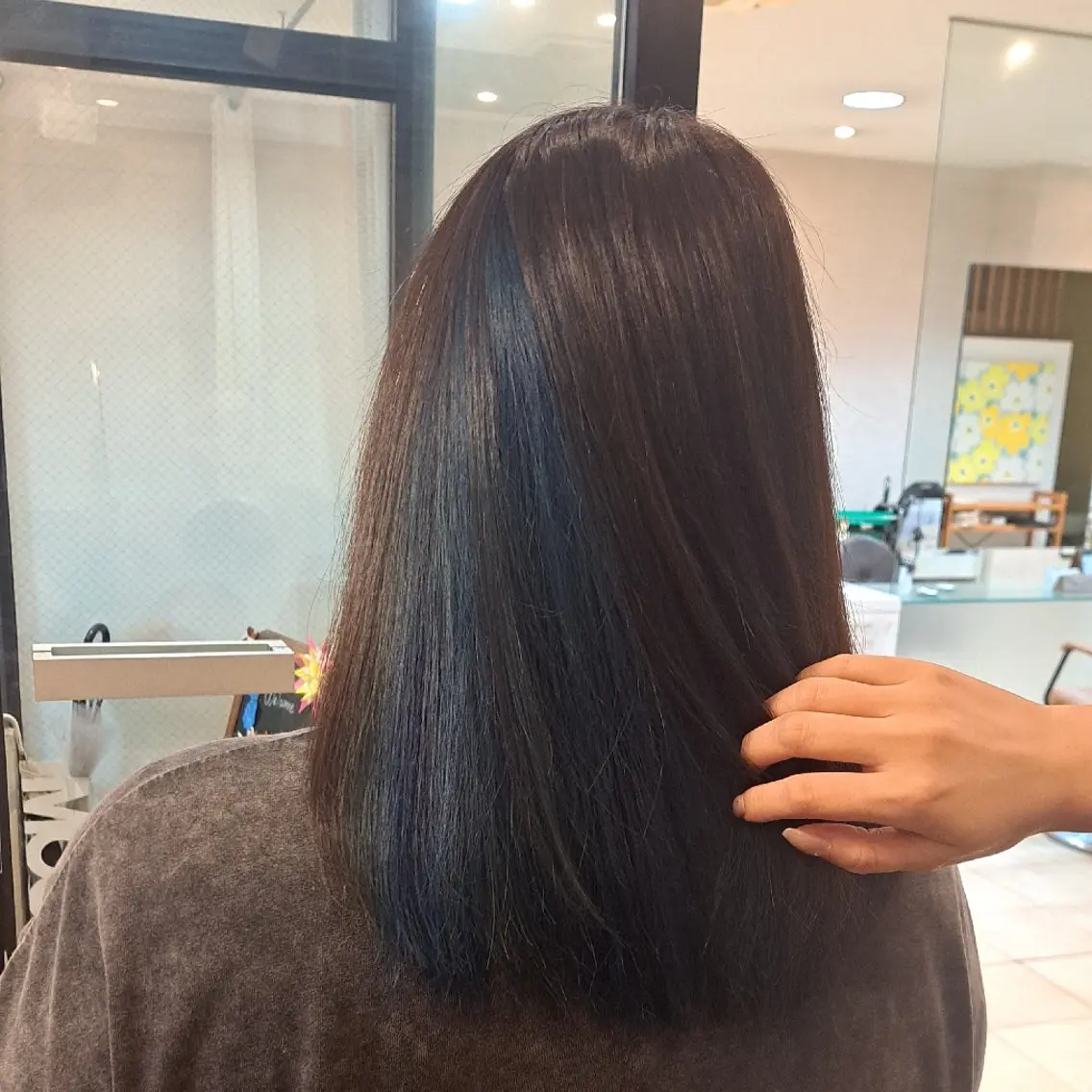 セミロング カラー ブルーカラー インナーカラー 香川 瑞希のヘアスタイル