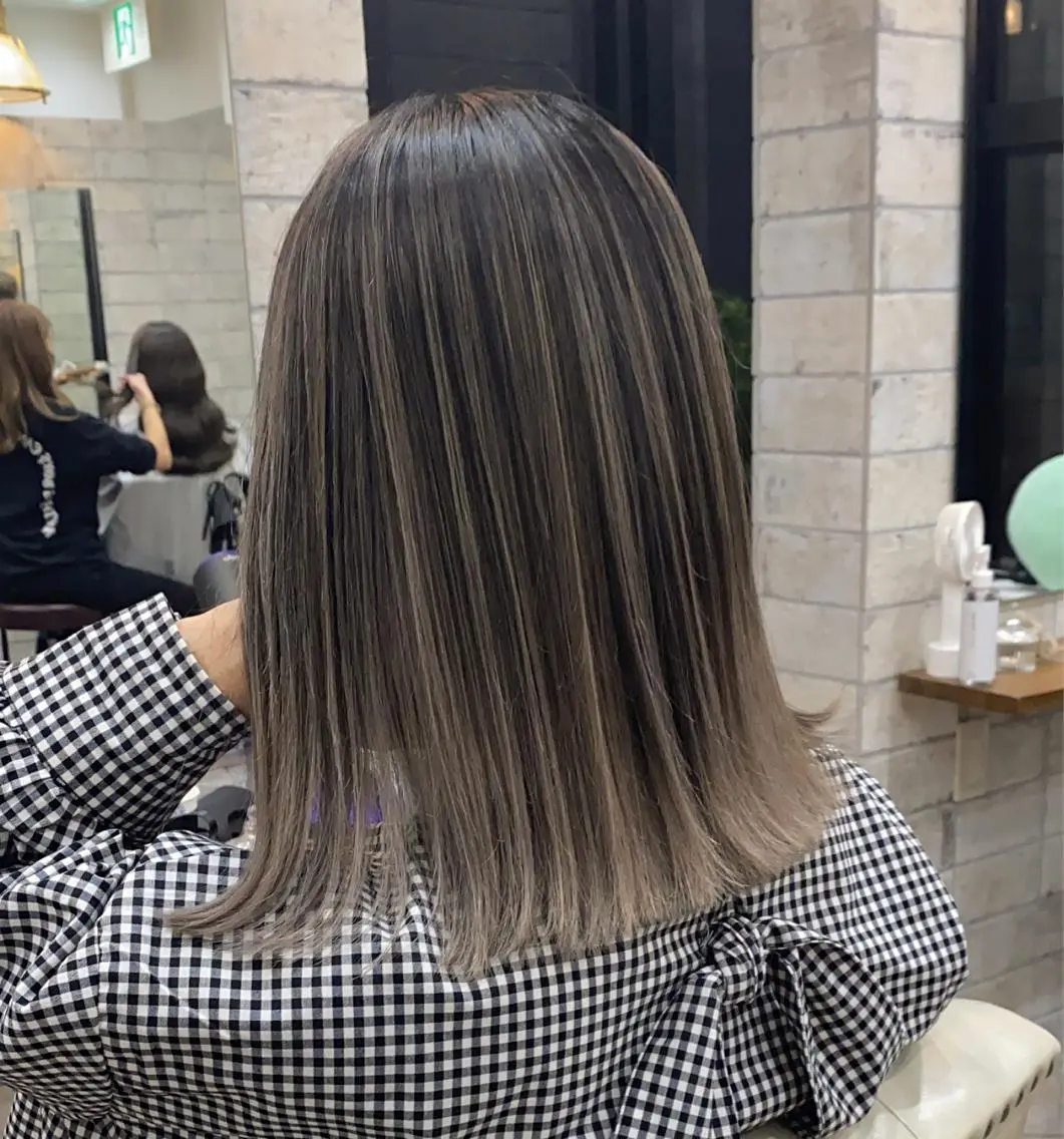 セミロング カラー パーマ ヘアアレンジ メンズ キッズ ネイル マツエク・マツパ カット ヘアカラー ハイライト、レイヤー カット/西梅田/中西のヘアスタイル