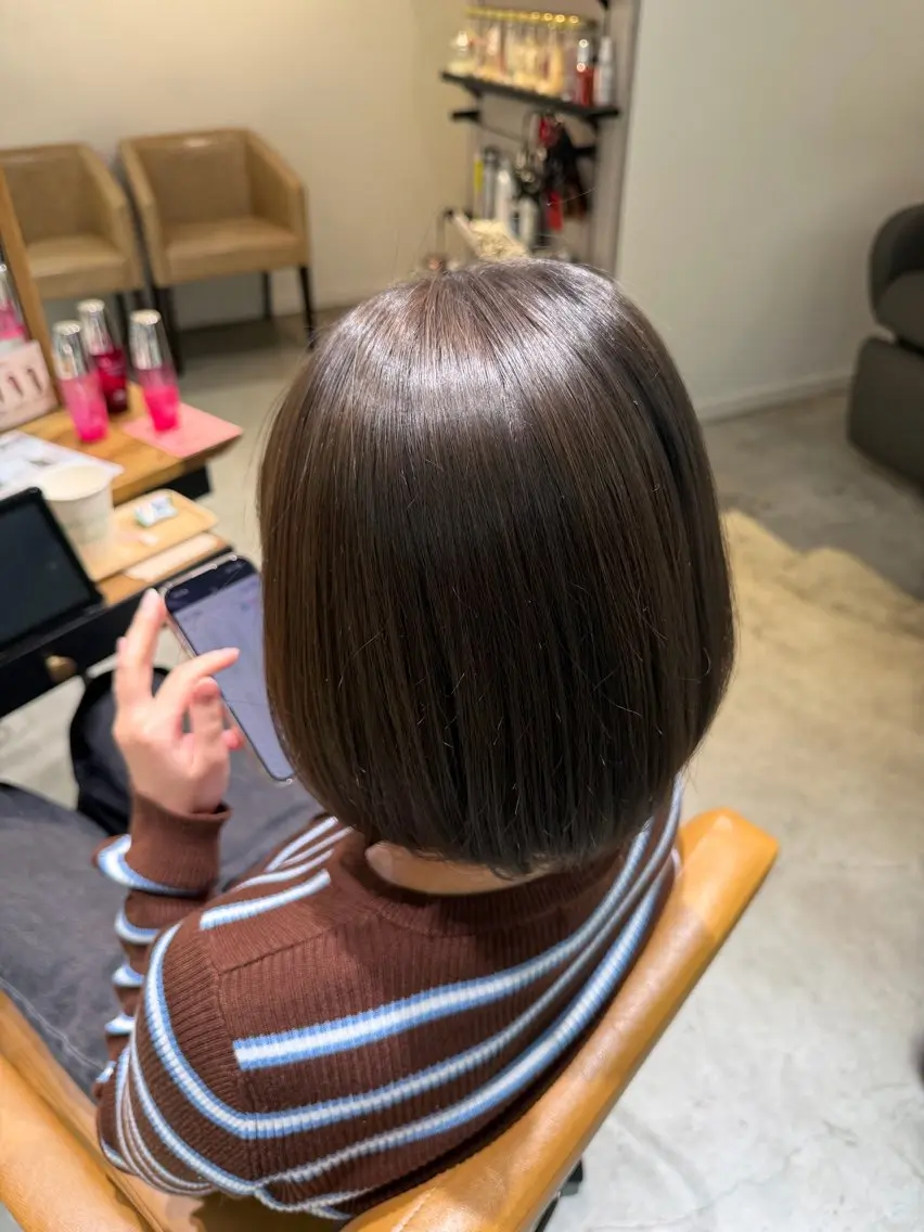 ショート カラー ブリーチ 透明感カラー ダブルカラー グレージュ ブリーチなしカラー カット ヘアカラー トリートメント 髪質改善/韓国風 🦕ＡＫＡＲＩ🩵のヘアスタイル