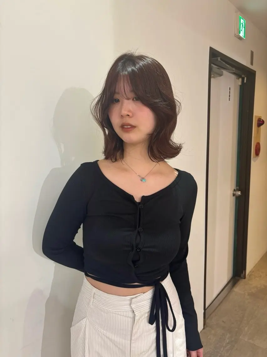 ミディアム ヘアアレンジ ボブ くびれヘア 顔まわりレイヤー レイヤーカット 外ハネヘア ボブ 暖色カラー /rinkaのヘアスタイル