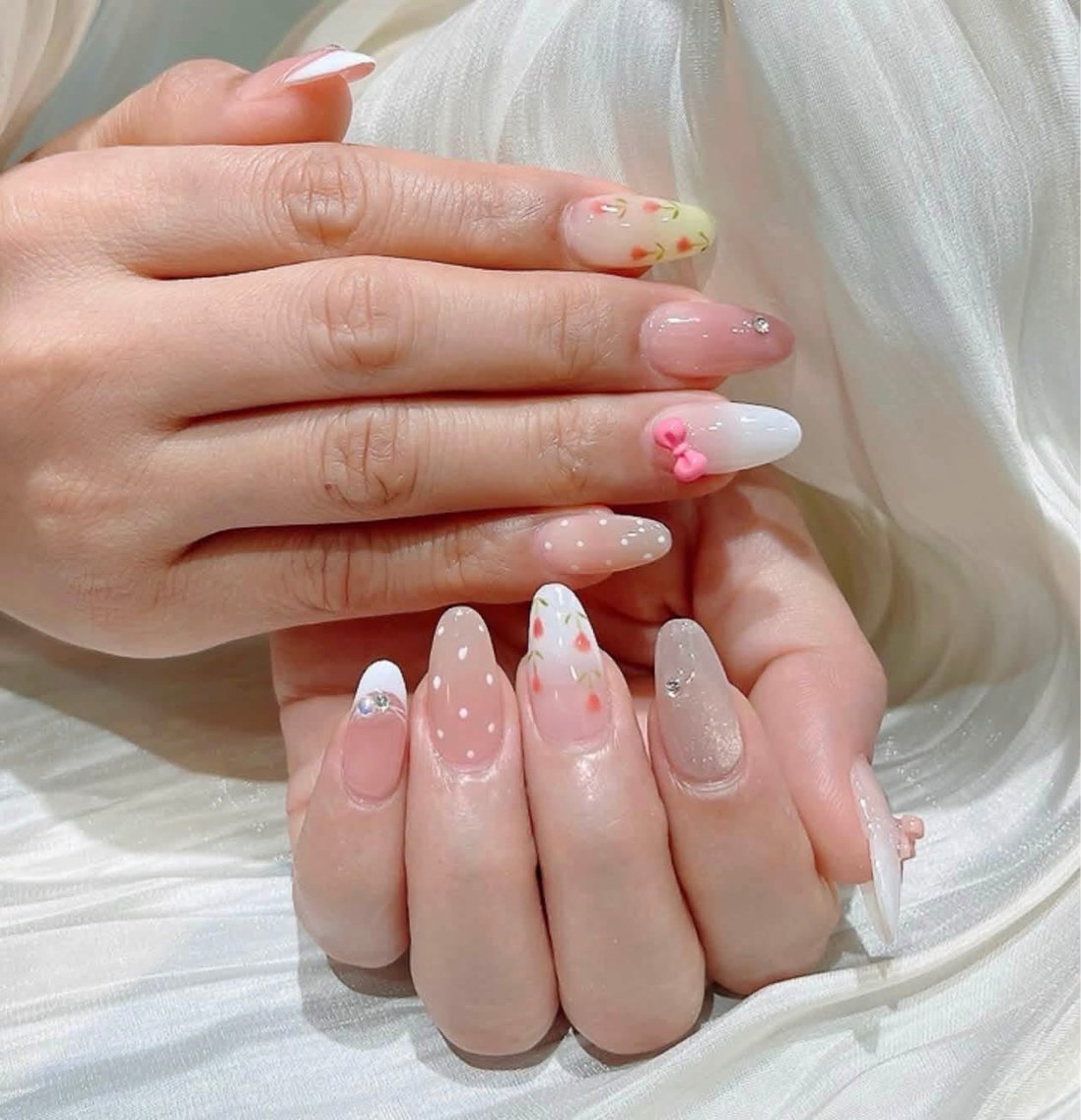 ネイル オーロラネイル 氷ネイル・うるうるネイル 韓国ネイル 水色 夏ネイル ハンドネイル FUKU♡Mii (キラキメネイル)のネイルデザイン