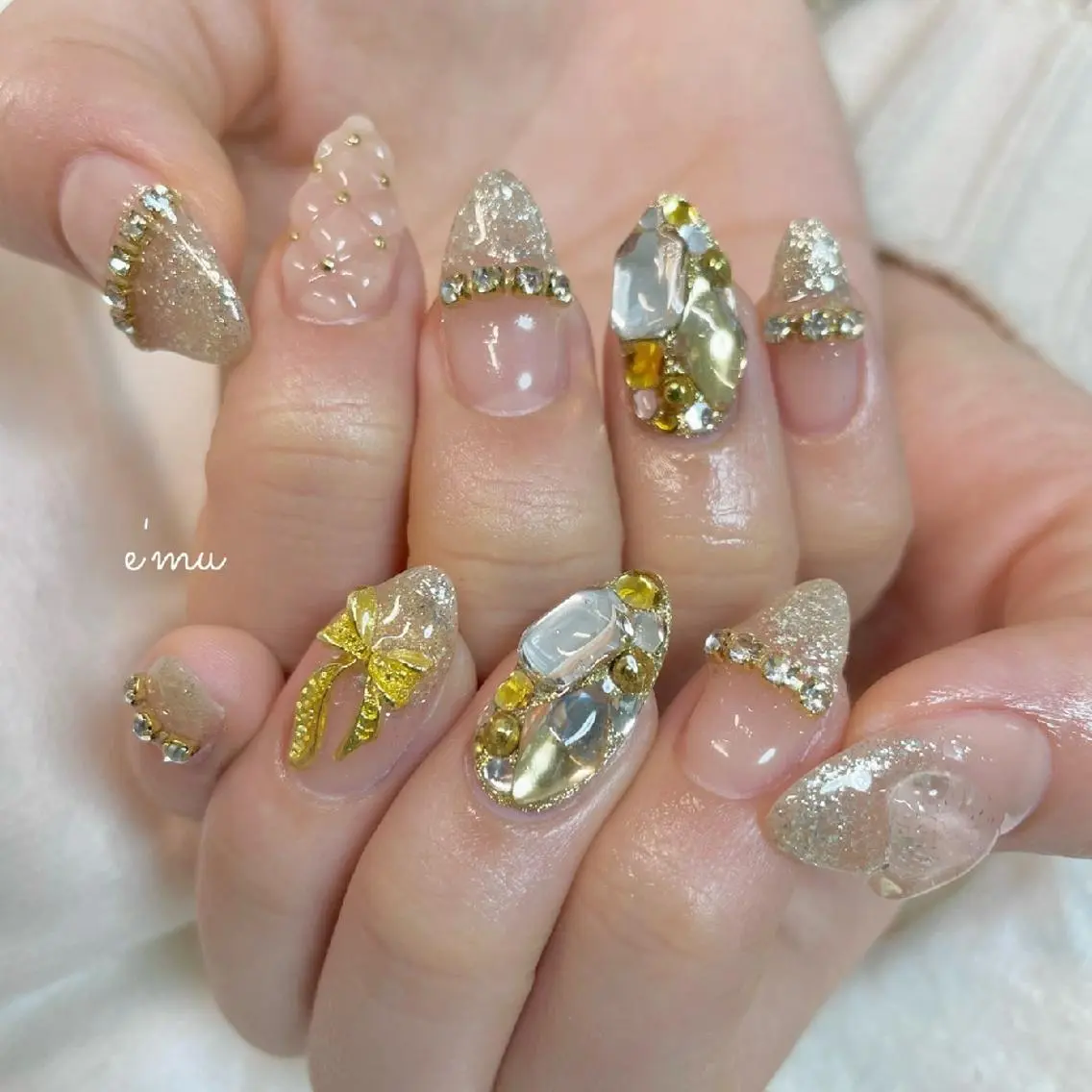 ネイル ハート キラキラネイル ぷっくりネイル リボン ワンホンネイル nail salon e'mu💐のネイルデザイン