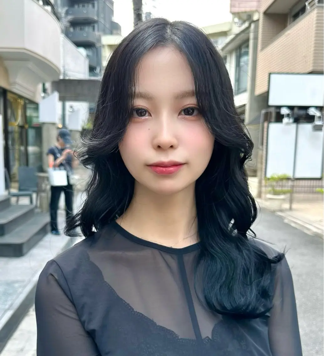 セミロング カラー 黒髪 ブルーカラー ブルーブラック カット ヘアカラー トリートメント ヘッドスパ 韓国系レイヤー特化 hiroのヘアスタイル