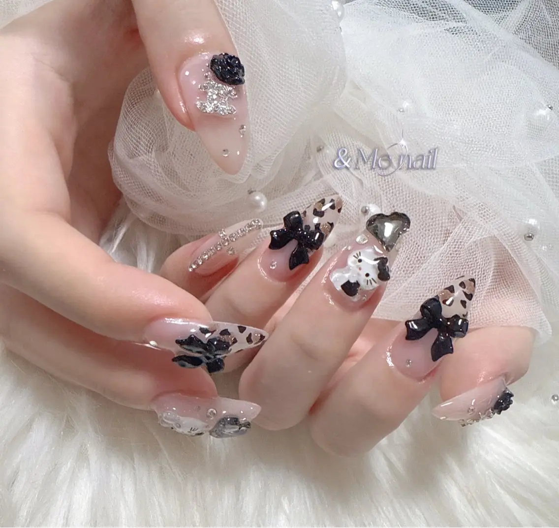 ネイル ハンドネイル &ME ネイルサロンのネイルデザイン