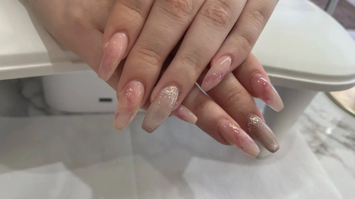 セミロング ハンドネイル ブラウン 広奈子のネイルデザイン