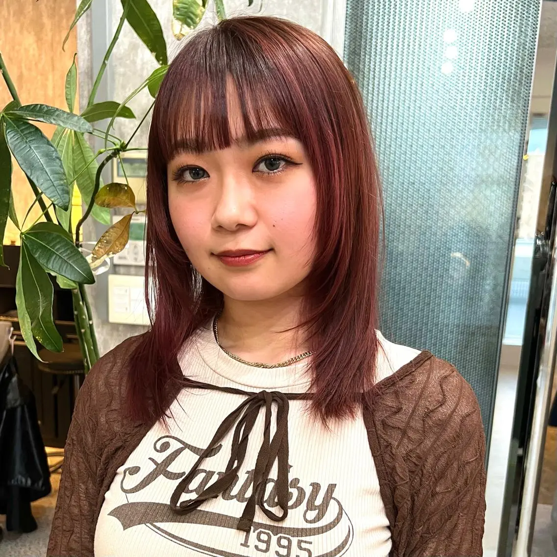 セミロング カラー ヘアアレンジ ブラウンカラー レッドカラー レッドブラウン レイヤーカット TIDEHAIR SHIHOのヘアスタイル