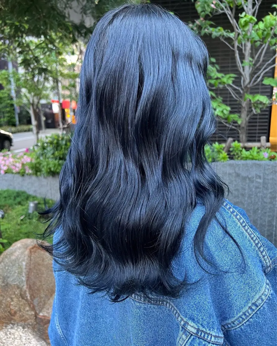 ロング カラー 黒髪 ブリーチ ブルーカラー ブルーブラック ケアブリーチ ヘアカラー Lima/ハイトー ン/ブリーチ/心斎橋のヘアスタイル