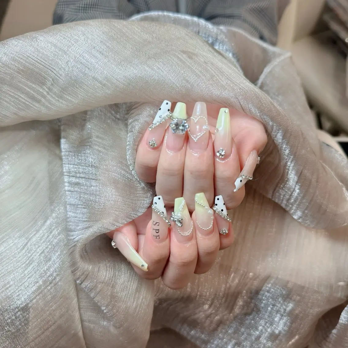ネイル ジェルネイル 韓国ネイル マグネットネイル ネイルチップ 冬ネイル Lenie Nail Salonのネイルデザイン