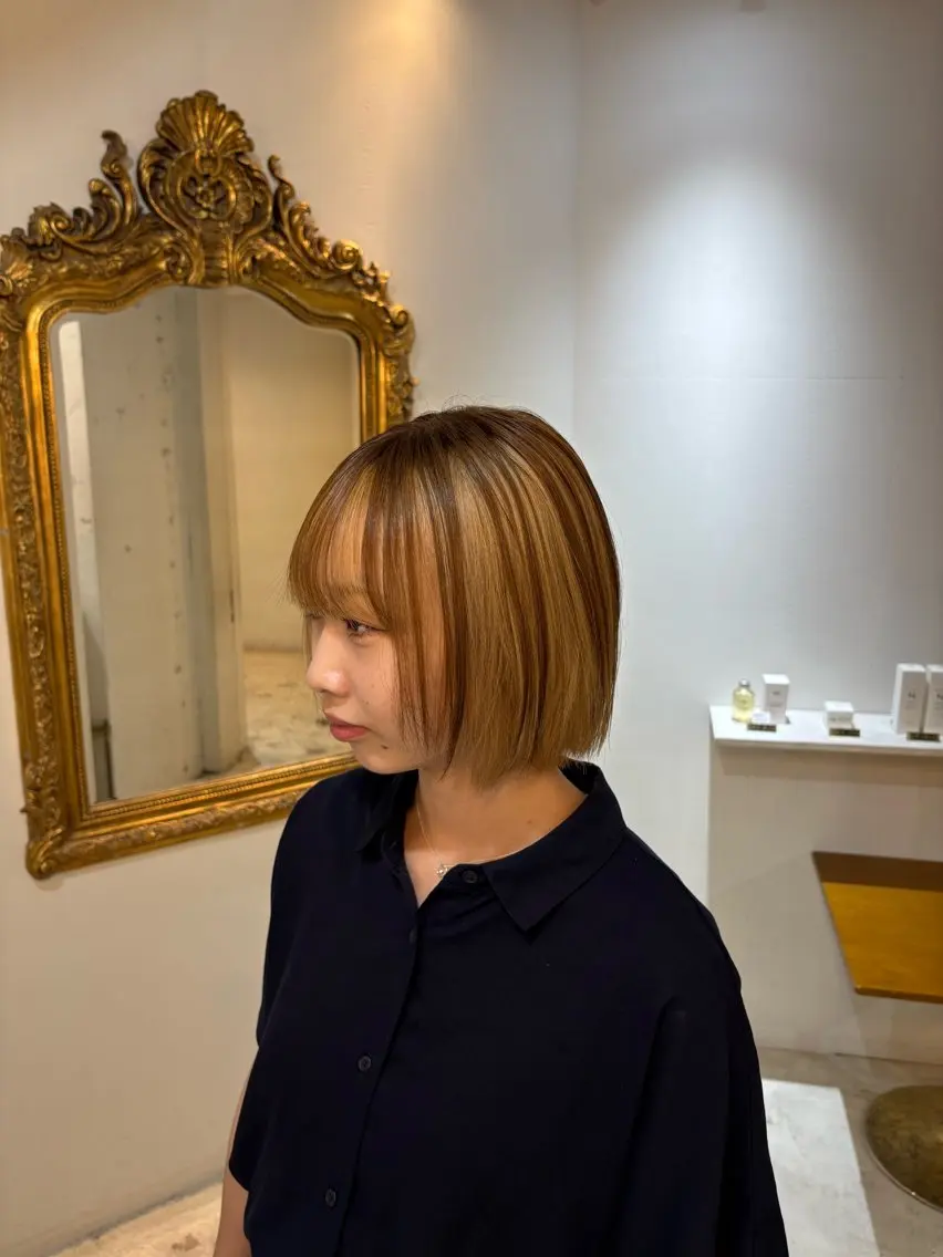 ショート ヘアカラー 🩶ハイトーン🖤 URARAのヘアスタイル